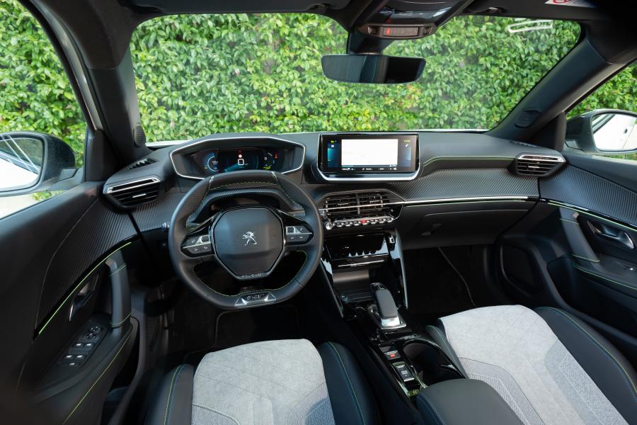 Торпедо Peugeot e-2008 GT (Digital White) 2019 года  (WW) (фото 99 из 119)